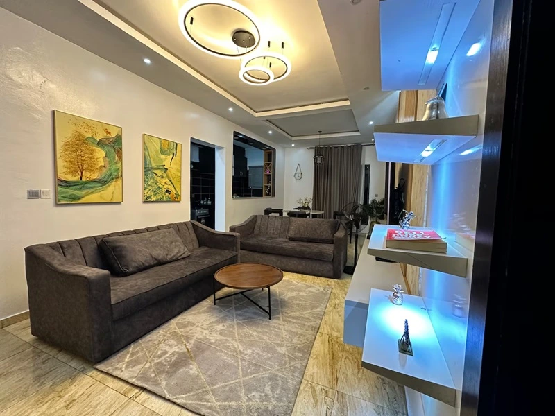Bungalow in Osapa London